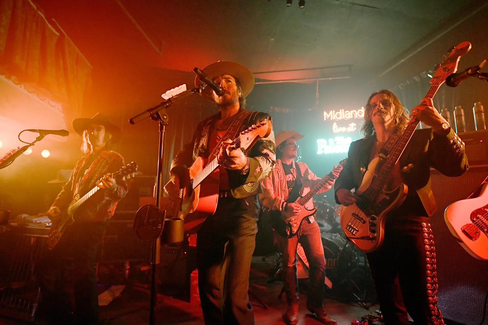 Midland in concert
